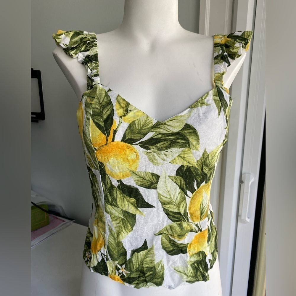 Medium H&M top 🍋​​​​​​